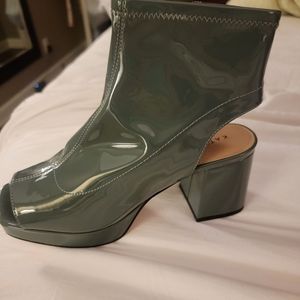 KATY PERRY THE SURRPRISE SHOOTIE SIZE 8.5. NEW IN BOX